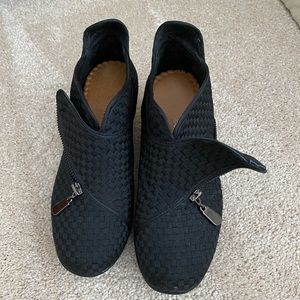 Bernie Max adorable black  booties